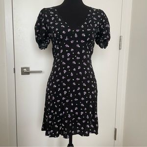 Floral v-neck dress with puff sleeves